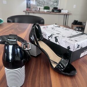 CL by Laundry Black Patent Striped Heels